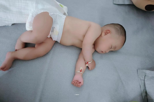 庄河3个月宝宝怎么抱